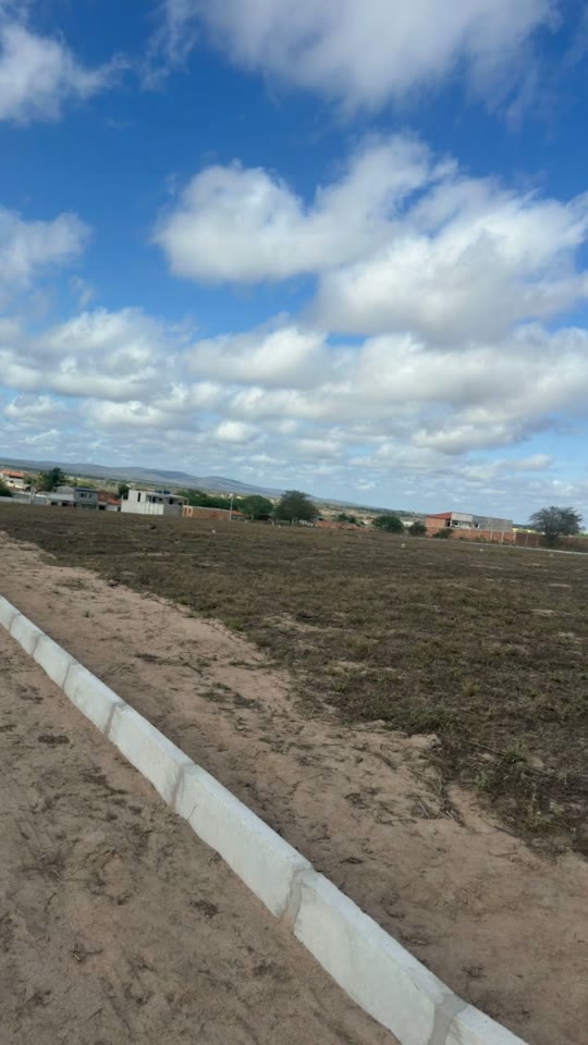 Imagem de partida da demonstração: terreno vazio, antes da transformação ilustrativa